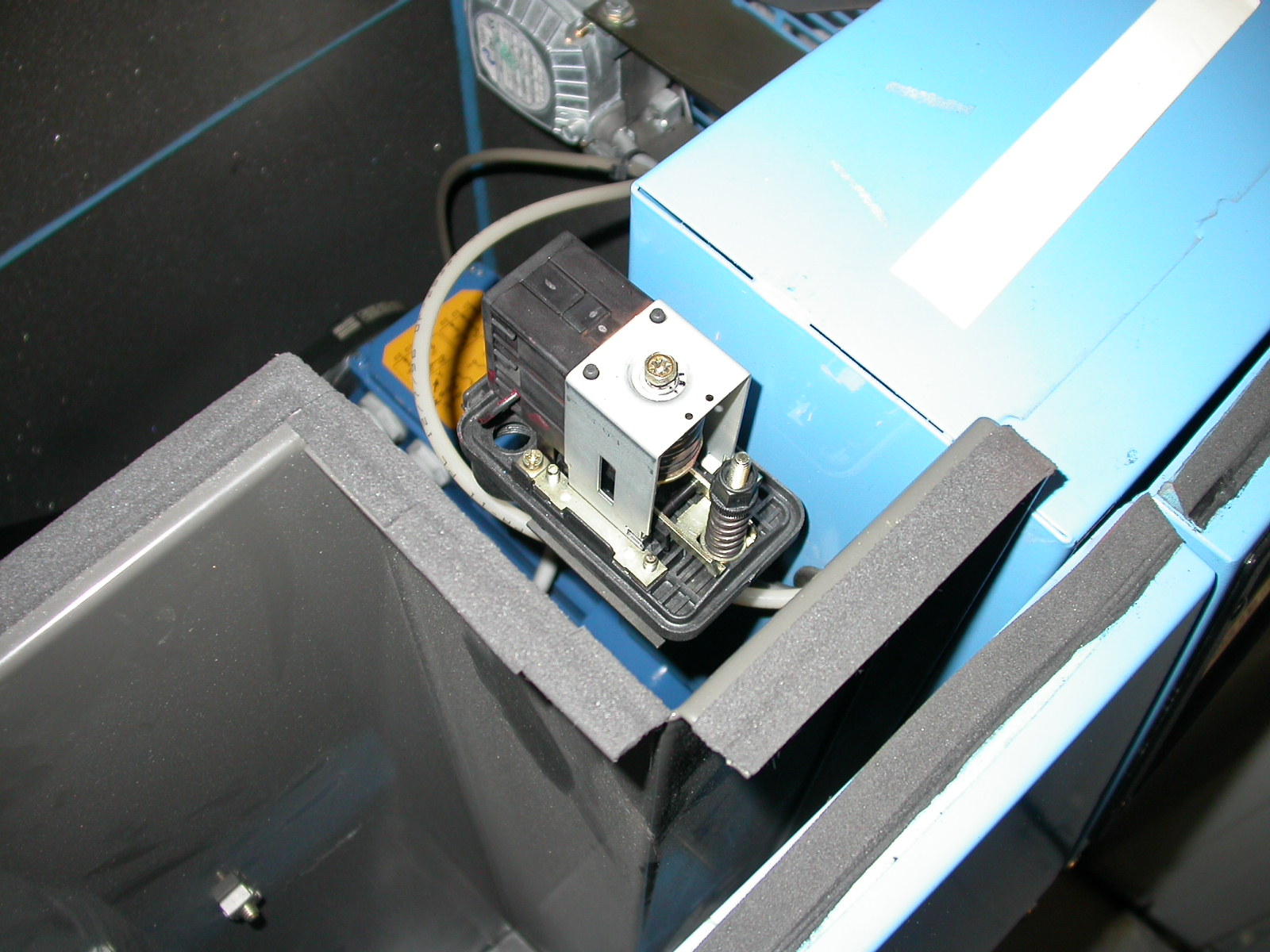 T4 compresseur L102 20040301 001.jpg