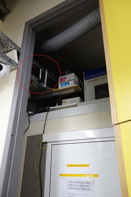 Location of the fan power supply